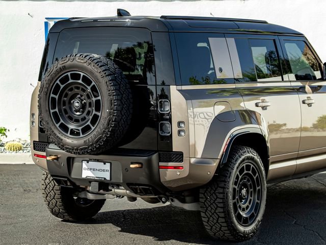 Used 2025 Land Rover Defender 110 AWD/4WD image 8