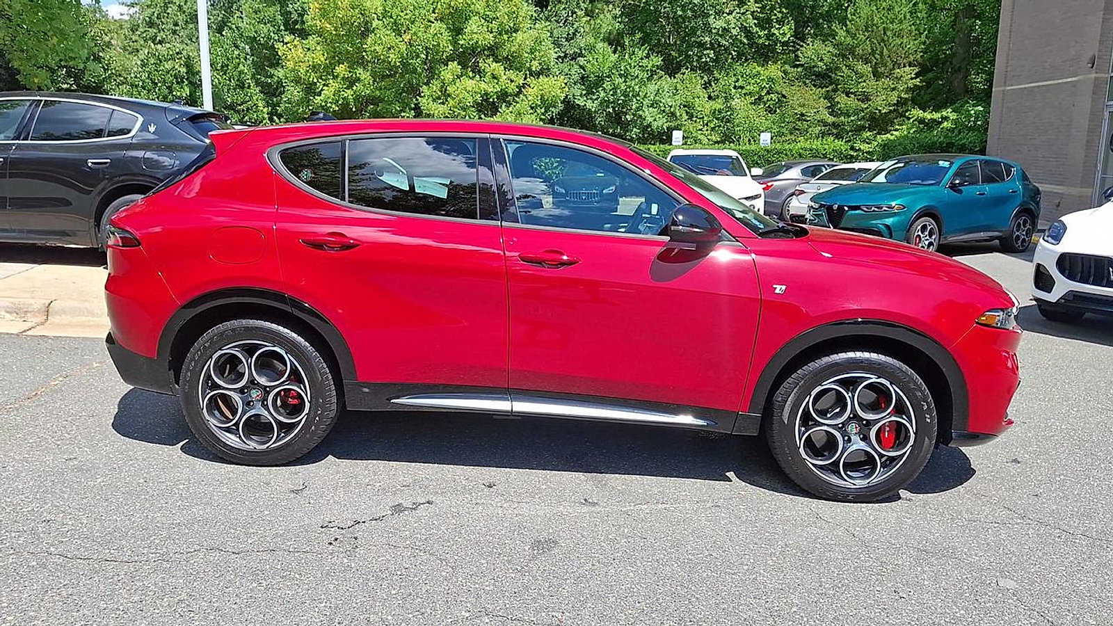 Used 2024 Alfa Romeo Tonale Ti w/ Premium Interior Package AWD/4WD image 9