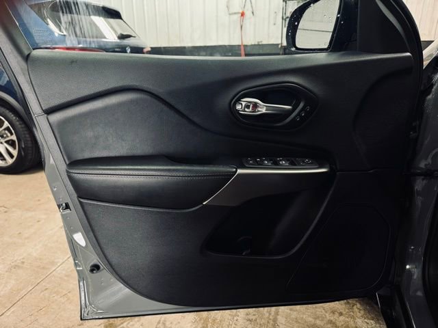 Used 2022 Jeep Cherokee Limited image 13