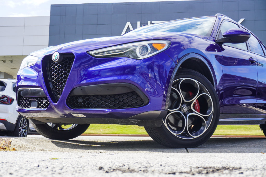 Used 2023 Alfa Romeo Stelvio Ti AWD/4WD image 2