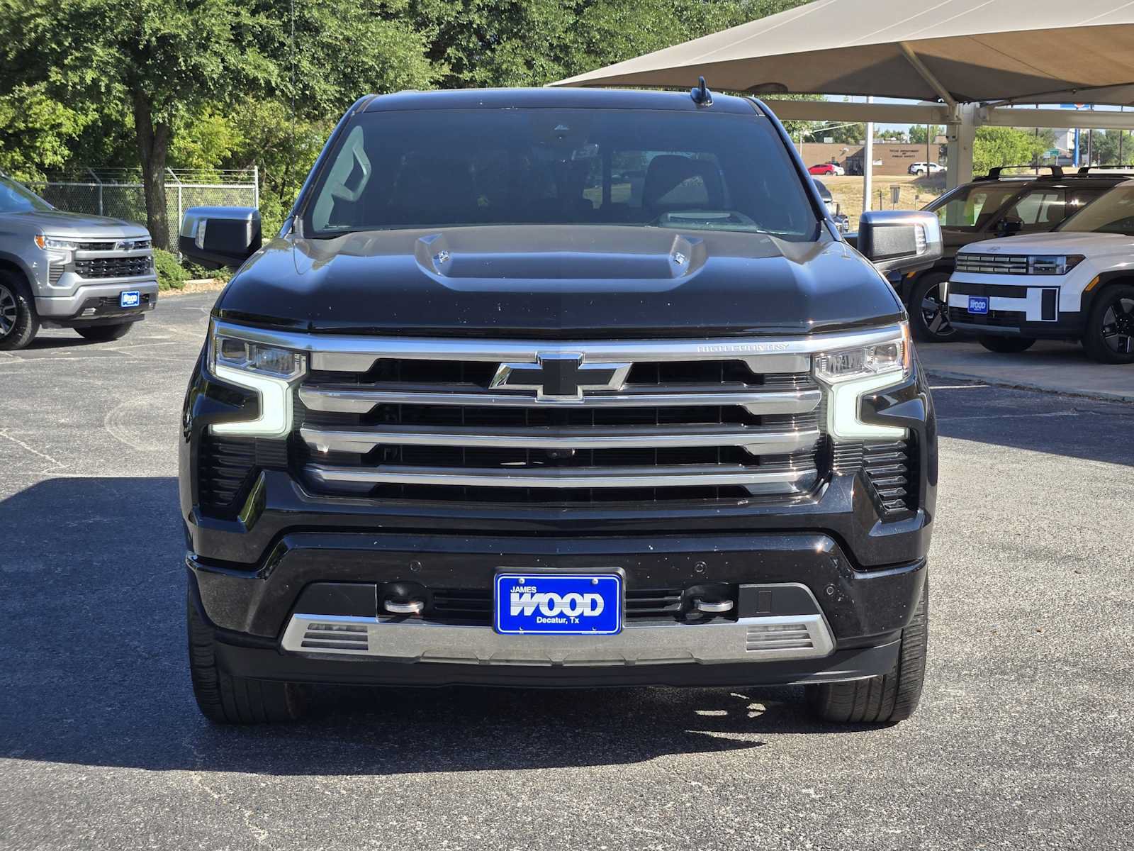 Used 2024 Chevrolet Silverado 1500 High Country w/ High Country Premium Package AWD/4WD image 3
