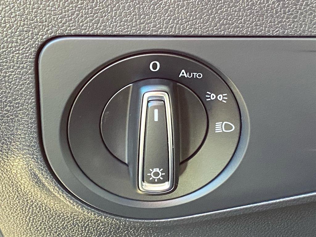 Certified 2022 Volkswagen Tiguan SE image 14