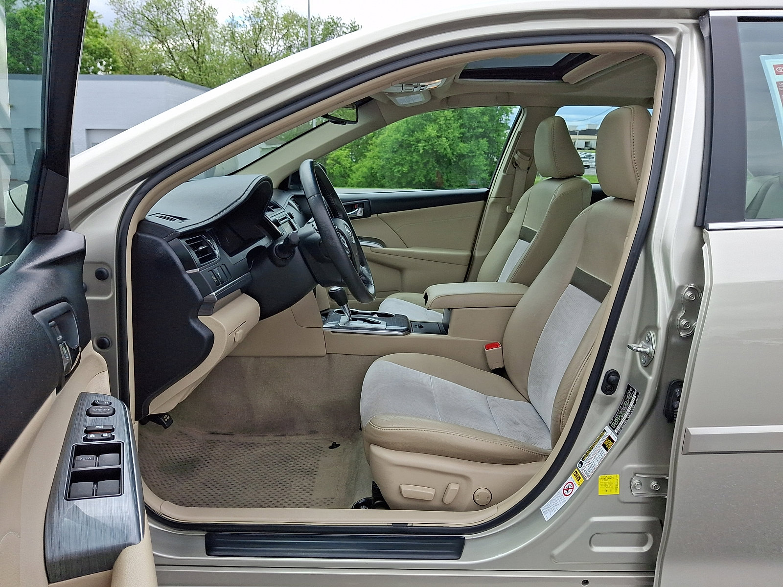 Used 2014 Toyota Camry XLE w/ Leather Package FWD image 14