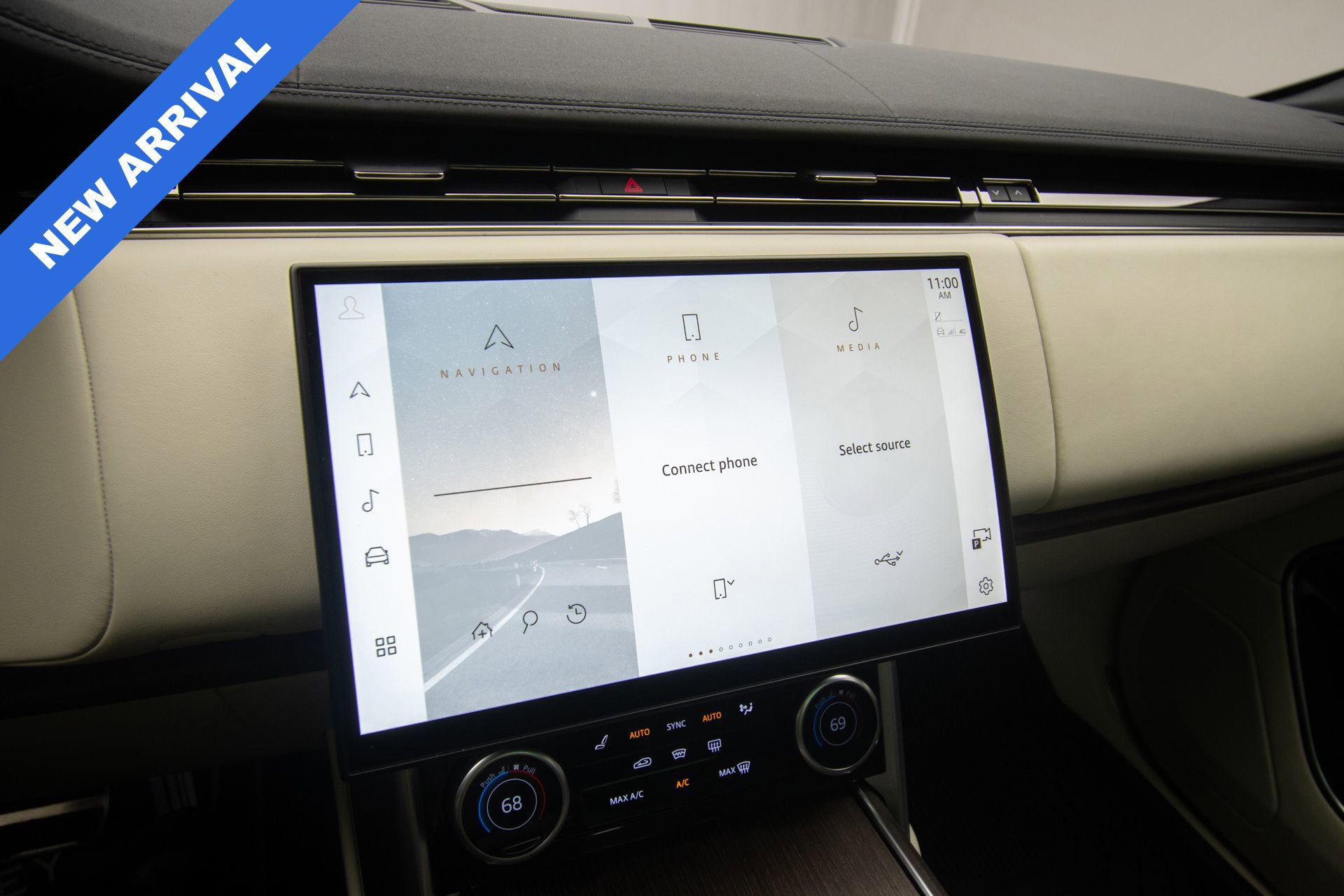 Used 2023 Land Rover Range Rover SE image 20