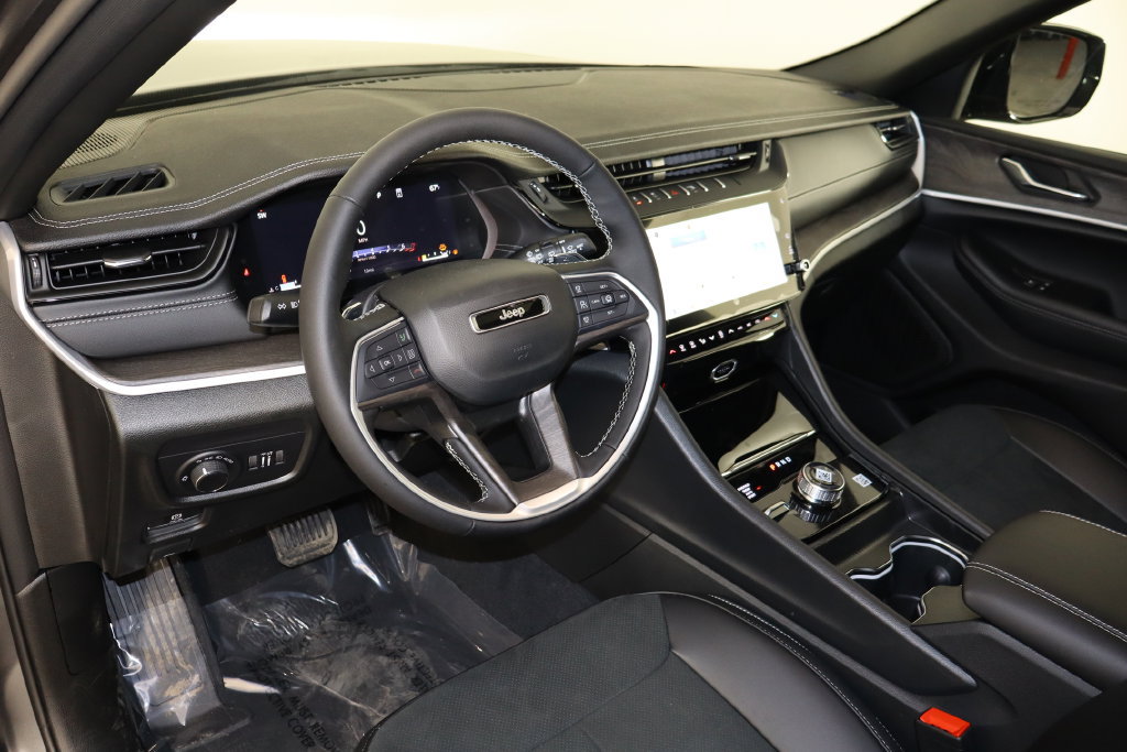 New 2026 Jeep Grand Cherokee Altitude AWD/4WD image 28
