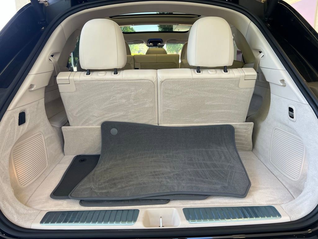 Used 2023 Mercedes-Benz EQS 580 4MATIC SUV w/ Exclusive Trim Package image 11