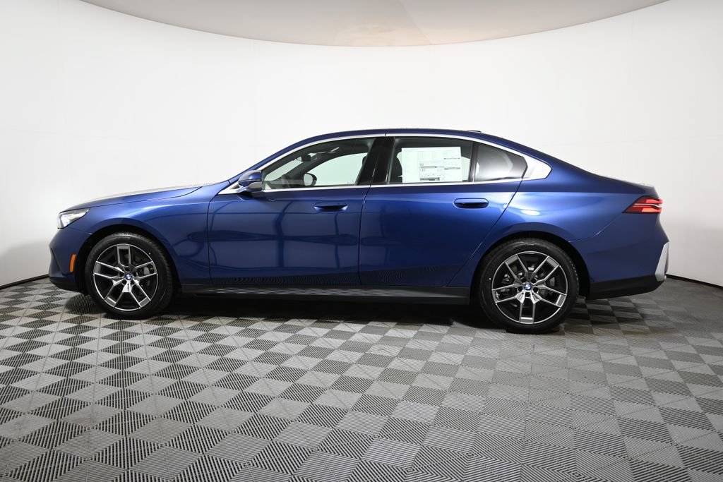 Used 2026 BMW 530i xDrive AWD/4WD image 2