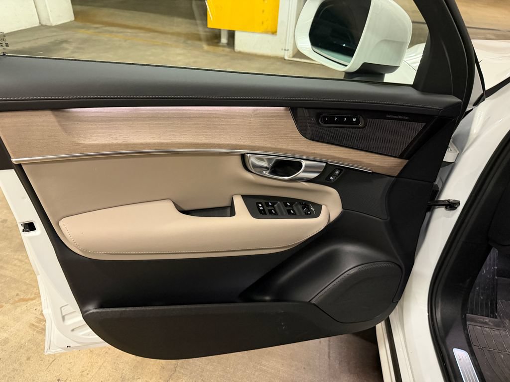 New 2026 Volvo XC90 B6 Ultra w/ Protection Package Premier AWD/4WD image 9