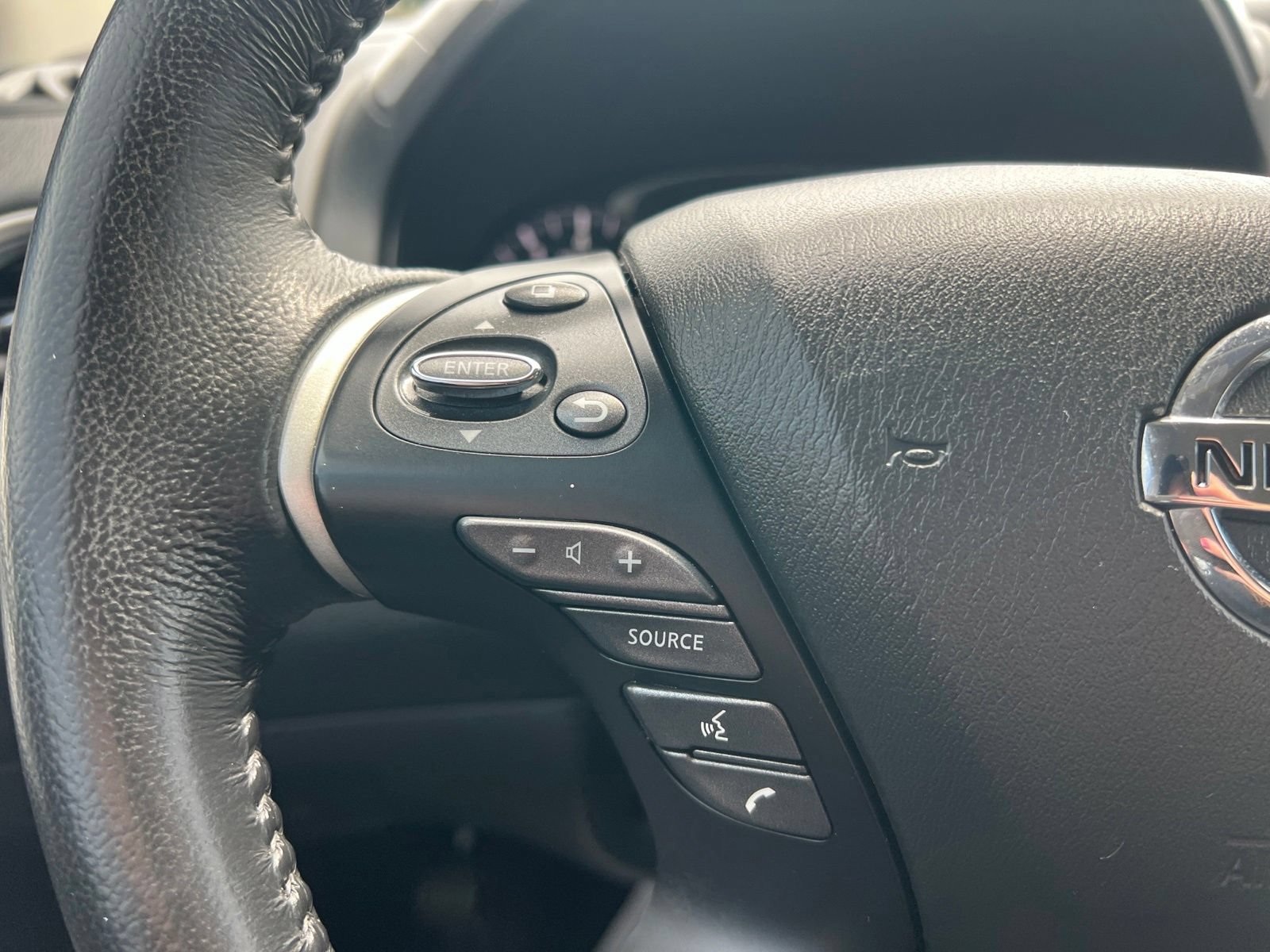 Used 2020 Nissan Pathfinder SV FWD image 17