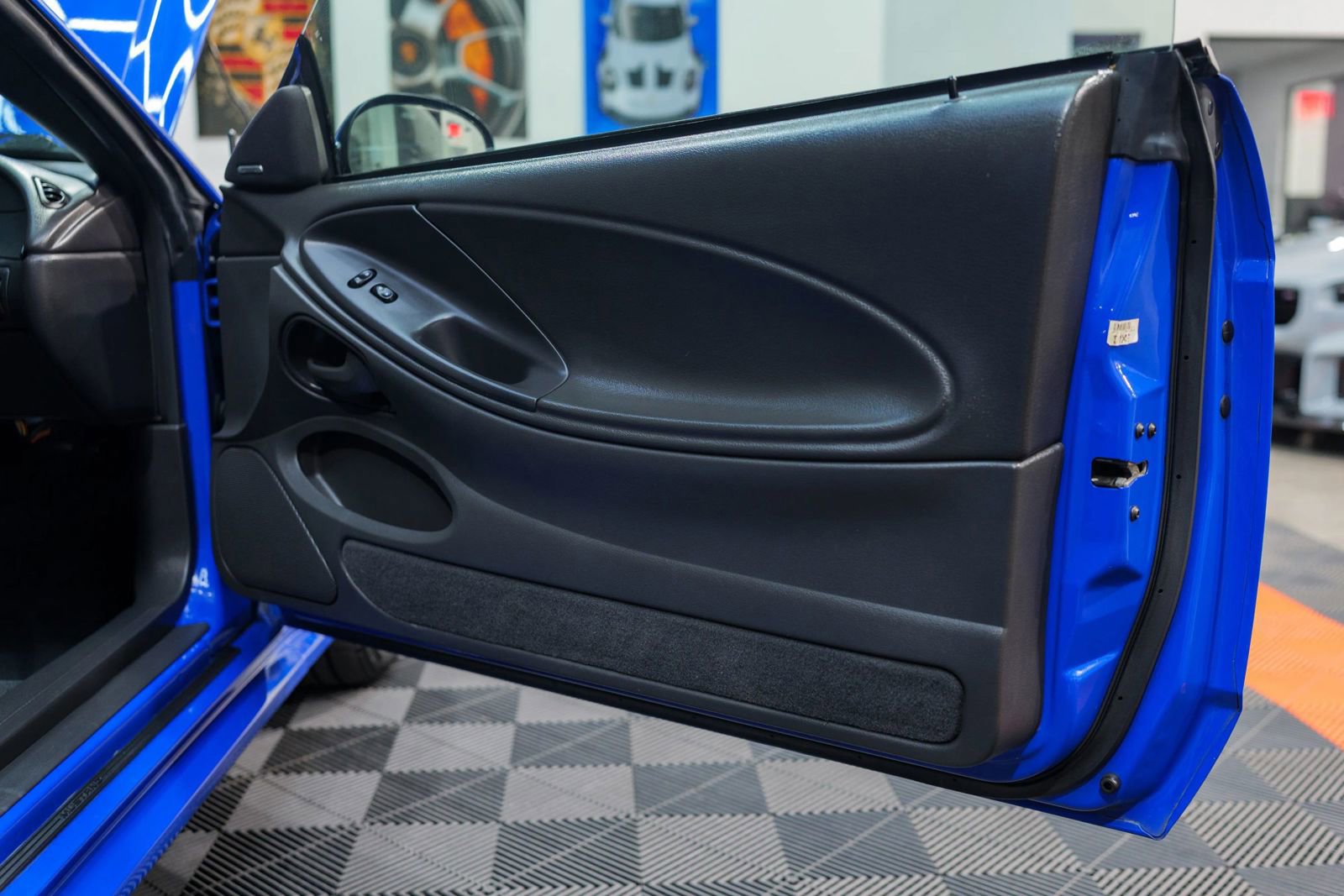 Used 2004 Ford Mustang Mach 1 RWD image 34