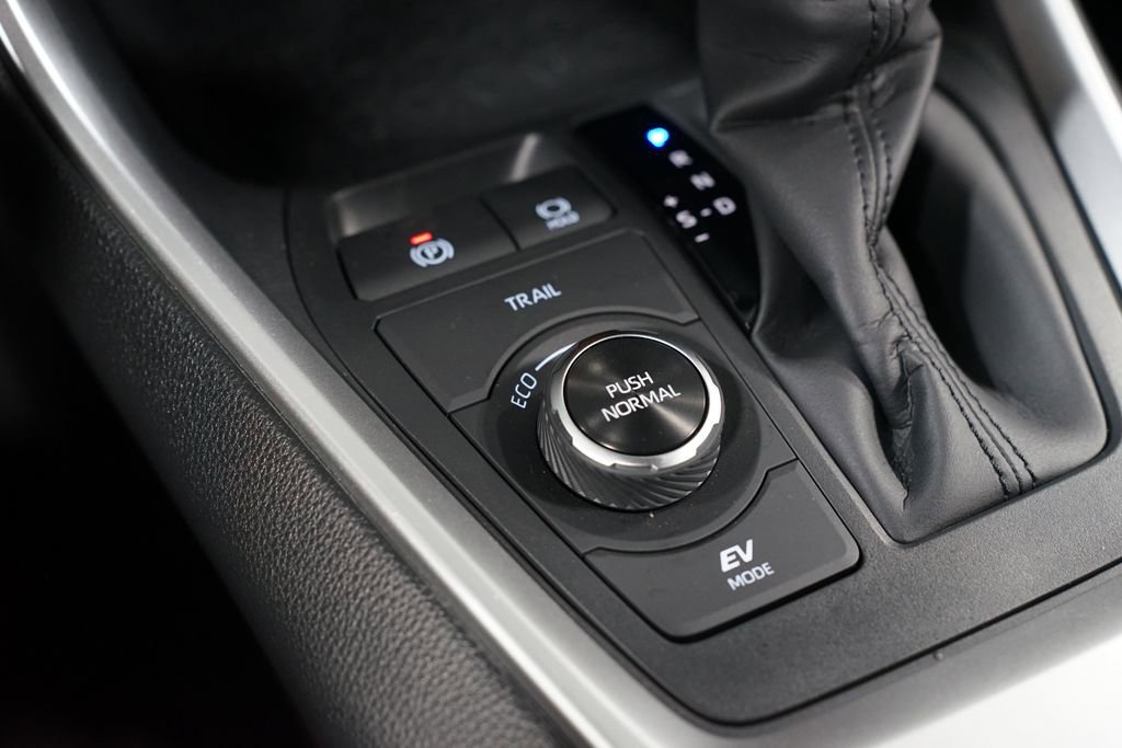 Certified 2025 Toyota RAV4 LE image 22