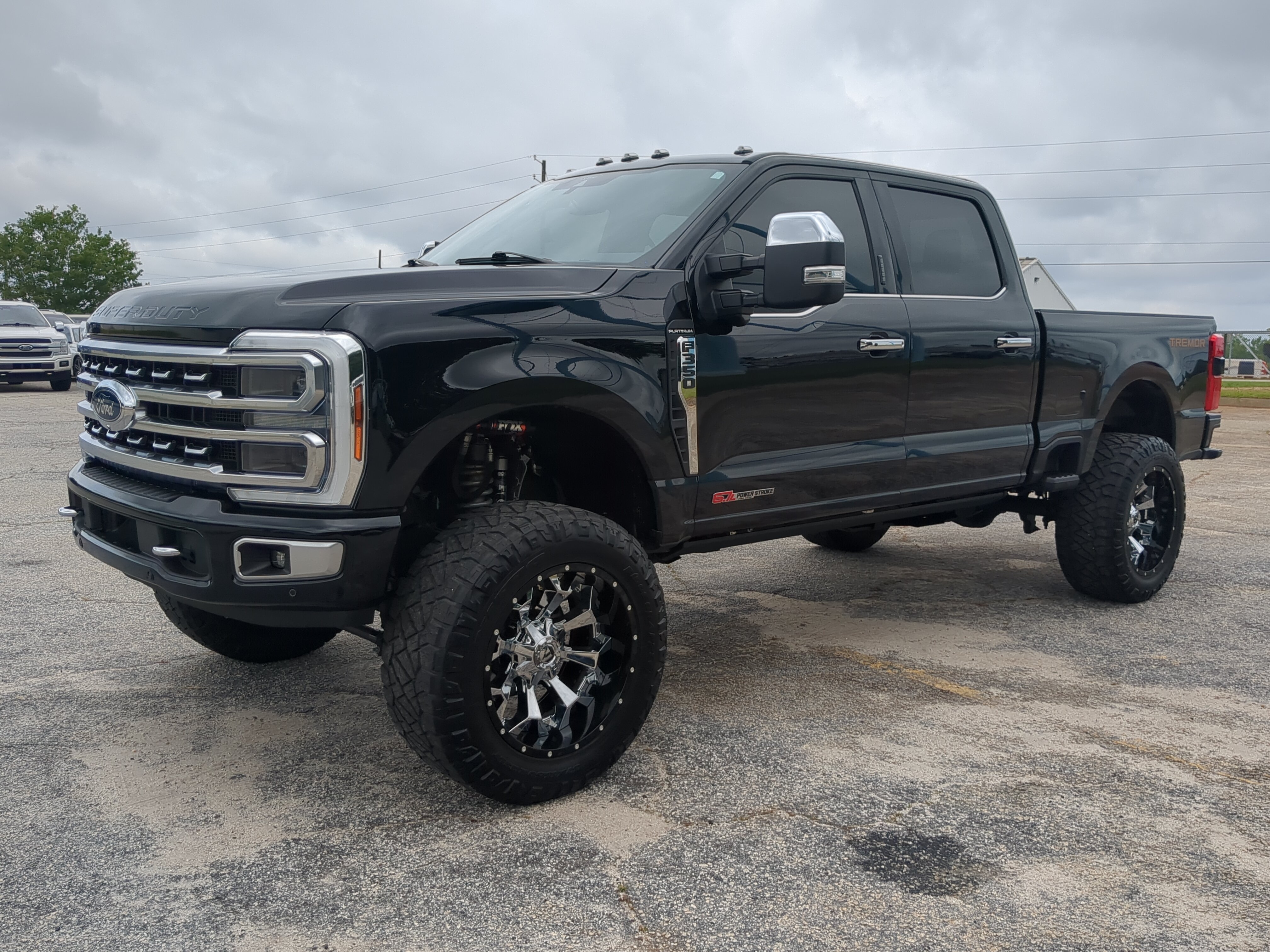 Used 2024 Ford F350 Platinum w/ Tremor Off-Road Package AWD/4WD image 6