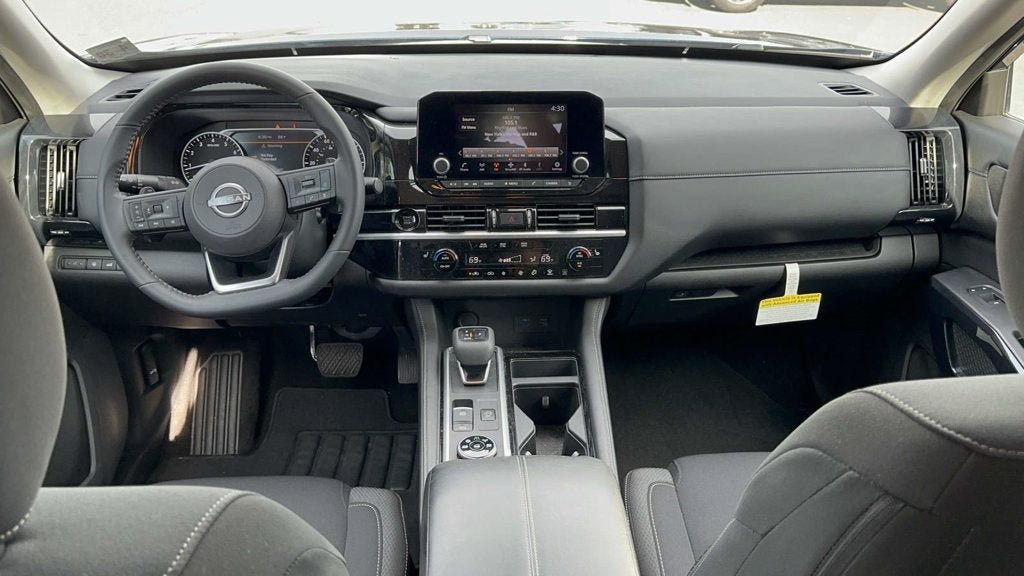 Used 2025 Nissan Pathfinder SV AWD/4WD image 12