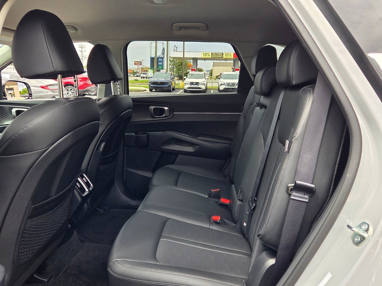 Used 2025 Kia Sorento S image 6