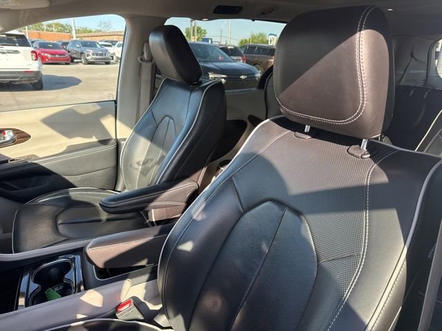 Used 2024 Chrysler Pacifica Limited image 12