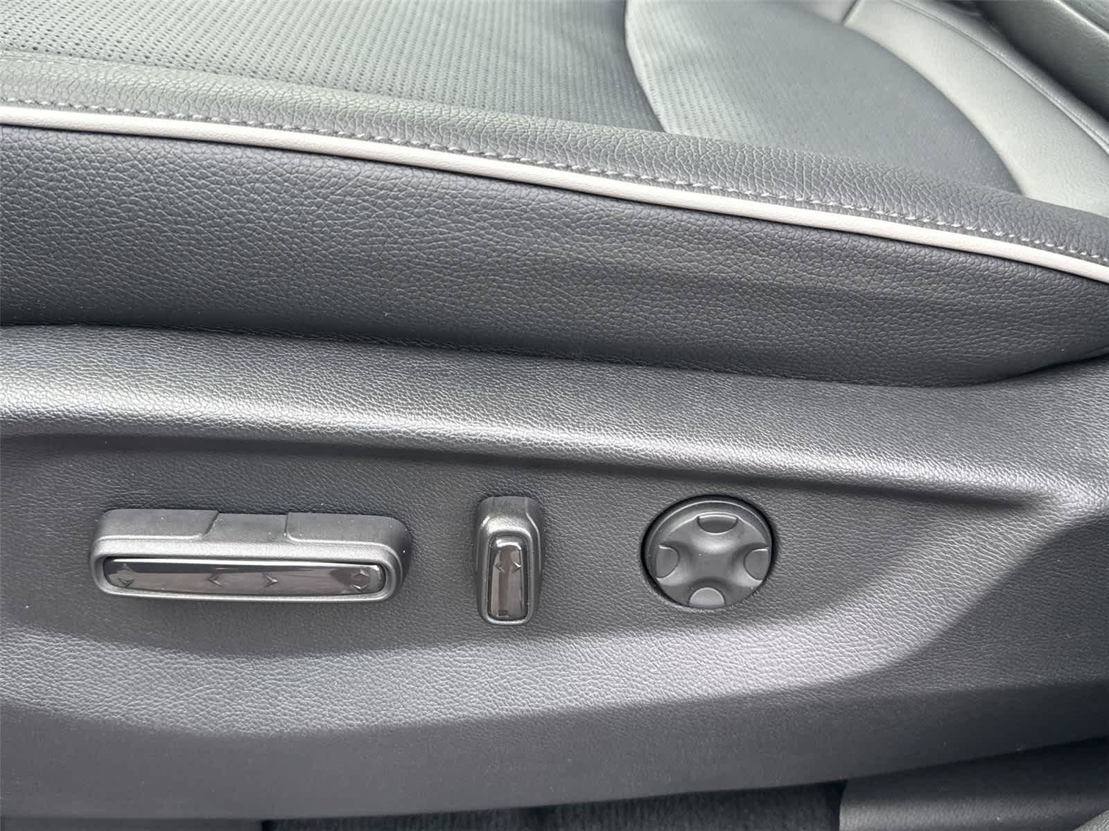 Used 2026 Honda Odyssey Elite image 13
