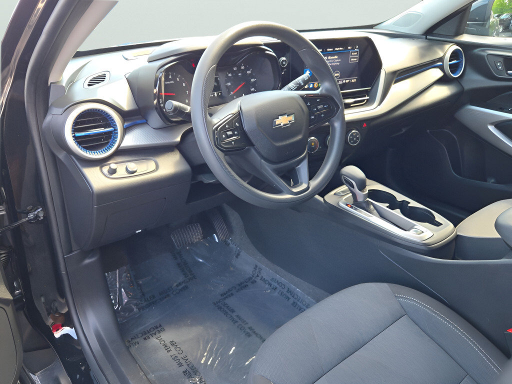 Certified 2024 Chevrolet Trax LS w/ LS Convenience Package FWD image 19