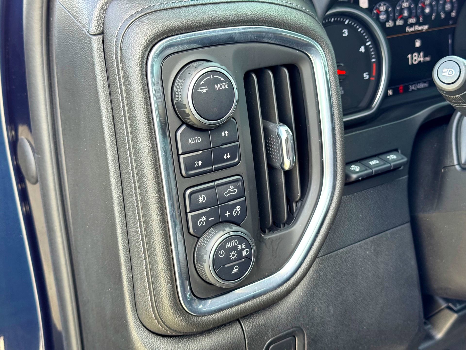 Used 2022 Chevrolet Silverado 3500 High Country w/ Technology Package image 15