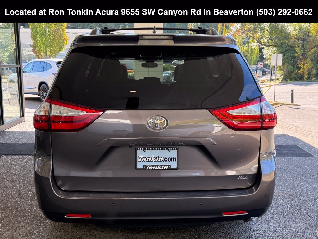 Used 2019 Toyota Sienna XLE w/ XLE Navigation Package FWD image 6