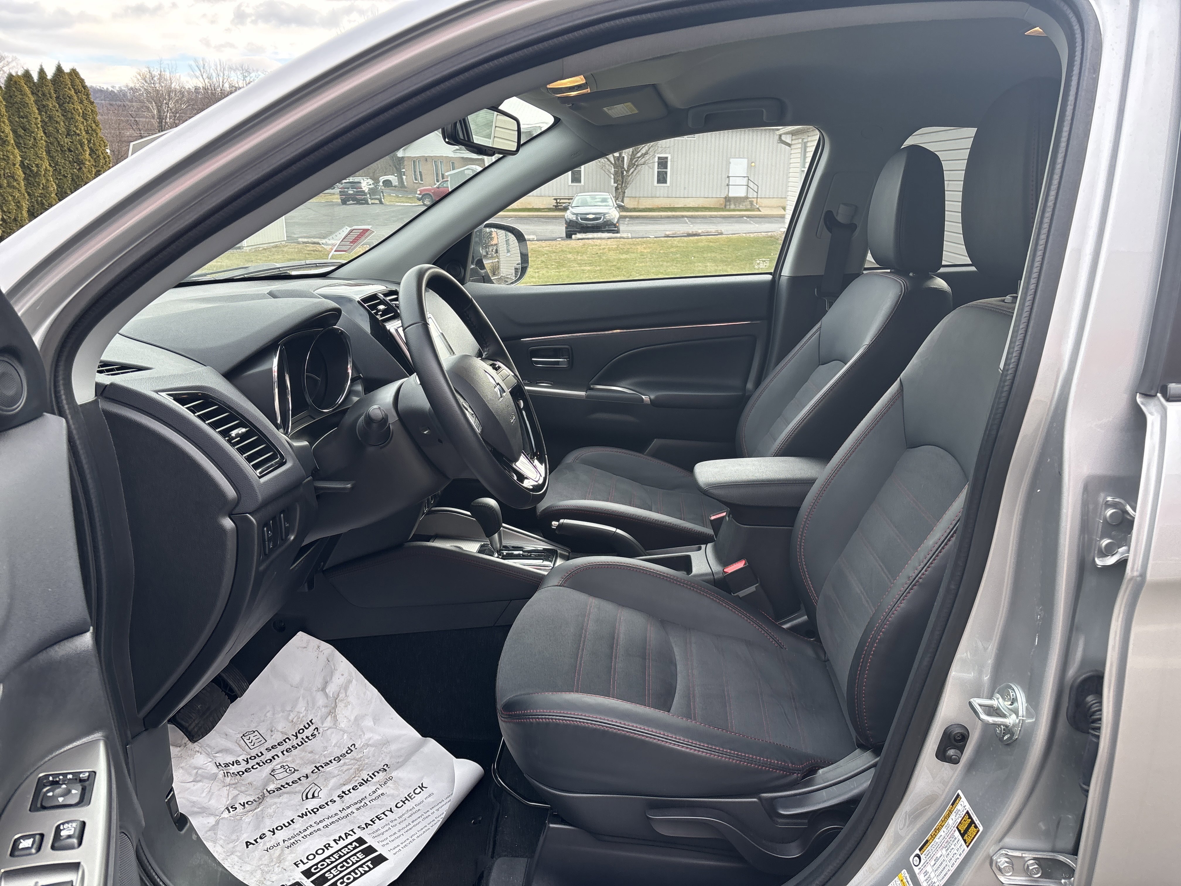 Used 2025 Mitsubishi Outlander Sport SE image 13