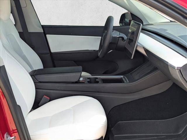 Used 2022 Tesla Model Y Long Range image 21