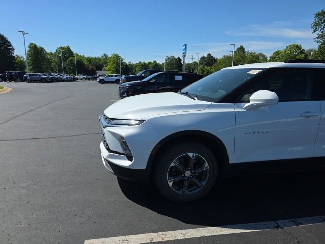 Used 2024 Chevrolet Blazer LT w/ Convenience Package AWD/4WD image 4