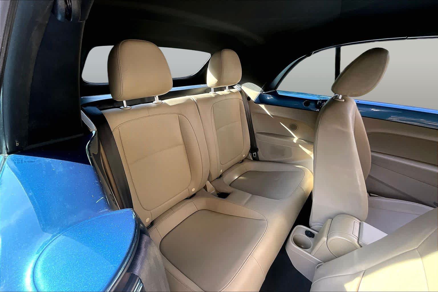 Used 2019 Volkswagen Beetle 2.0T SE FWD image 18