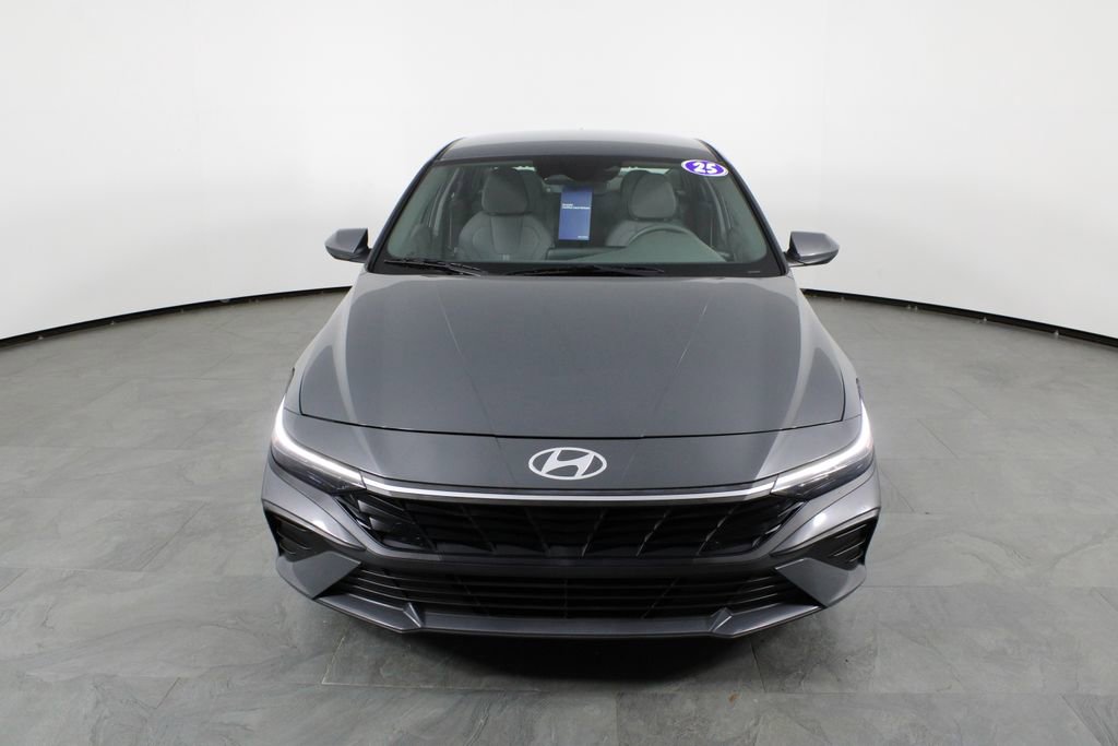 Certified 2025 Hyundai Elantra SE FWD image 14