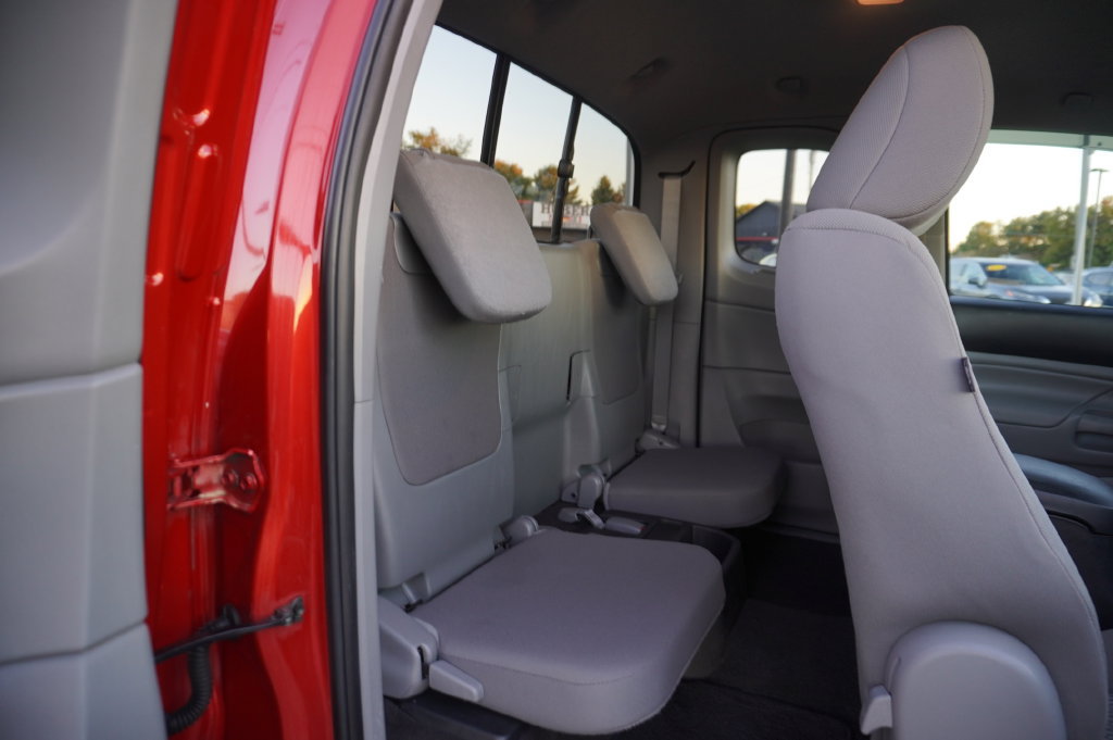 Used 2013 Toyota Tacoma 4x4 Access Cab V6 w/ SR5 Pkg image 27