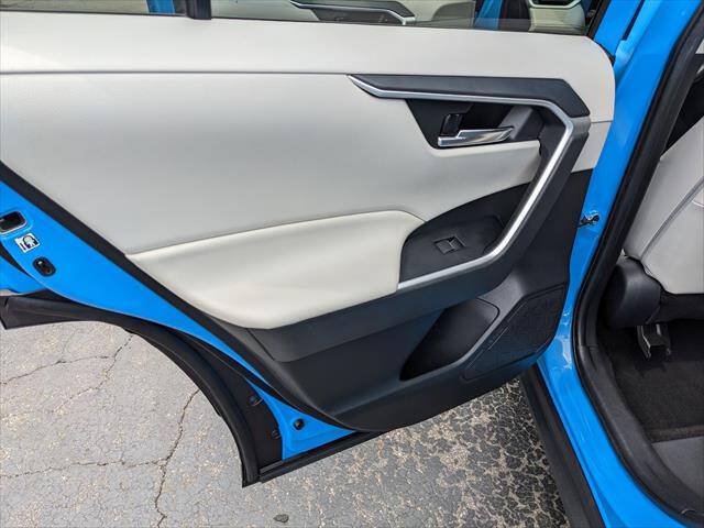 Used 2019 Toyota RAV4 XLE Premium w/ Cold Weather Package AWD/4WD image 15