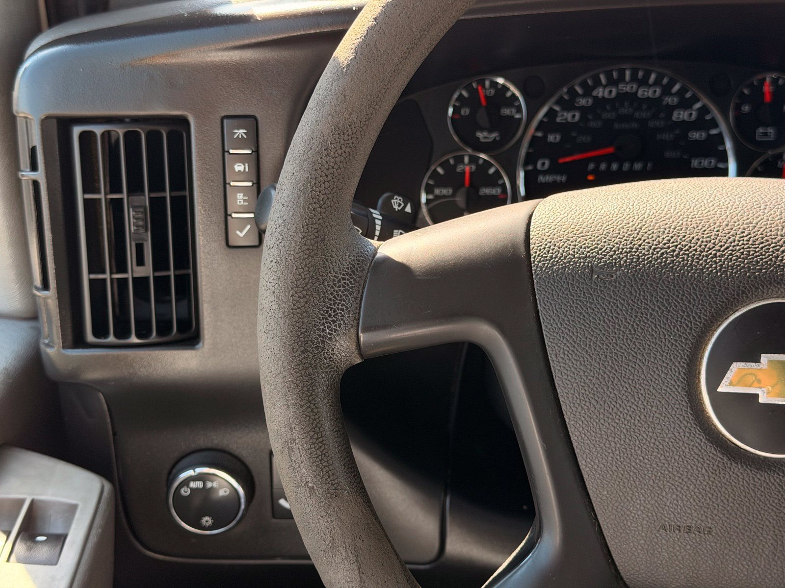 Used 2014 Chevrolet Express 2500 RWD image 26