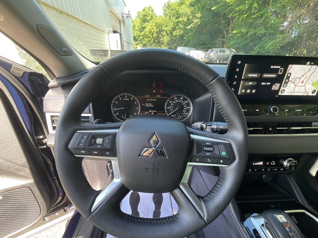 Used 2025 Mitsubishi Outlander SE AWD/4WD image 15