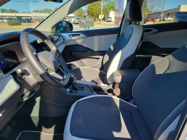 Certified 2025 Volkswagen Taos SE image 17