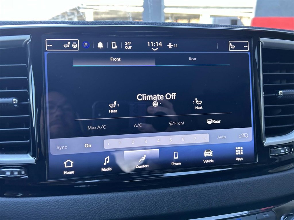 Used 2024 Chrysler Pacifica Touring-L image 28