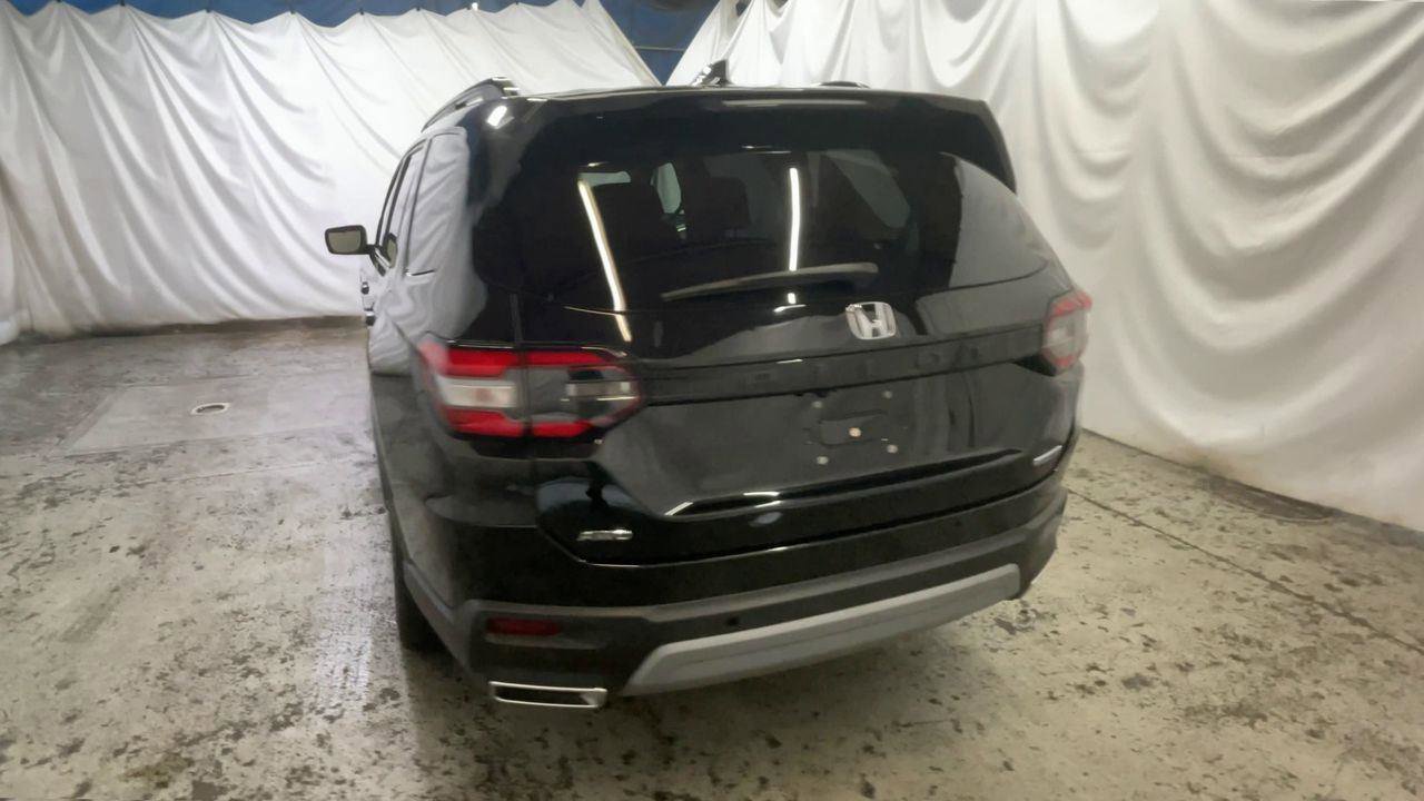 Used 2023 Honda Pilot Touring image 7
