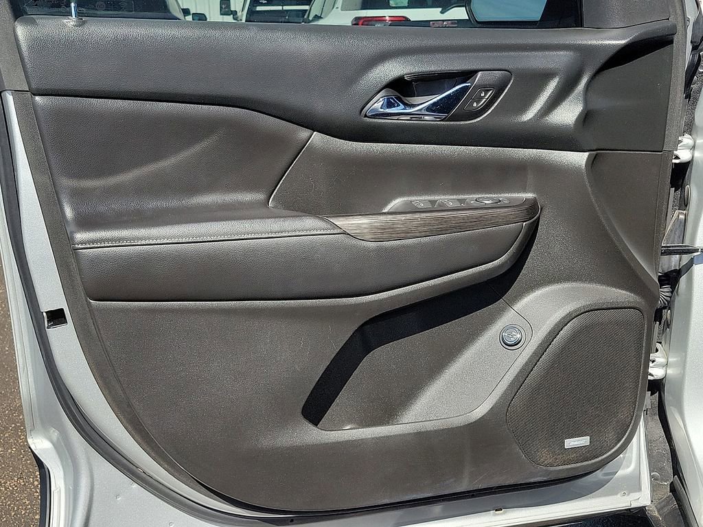 Used 2018 GMC Acadia SLT FWD image 11