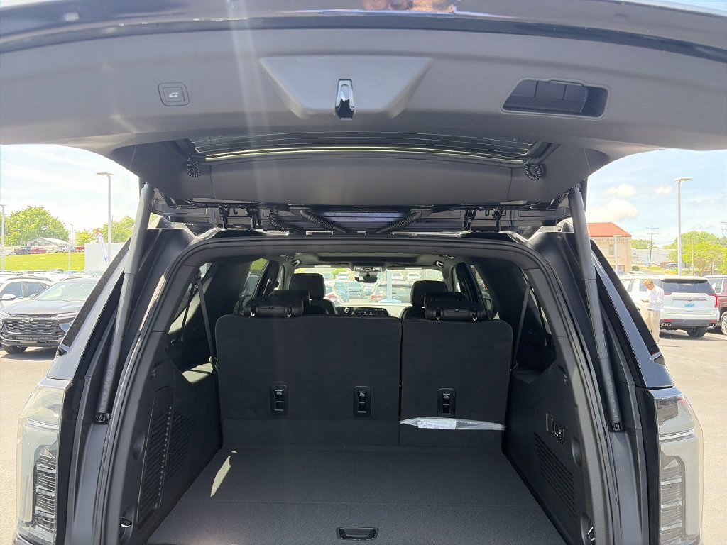 New 2026 Chevrolet Suburban High Country AWD/4WD image 31