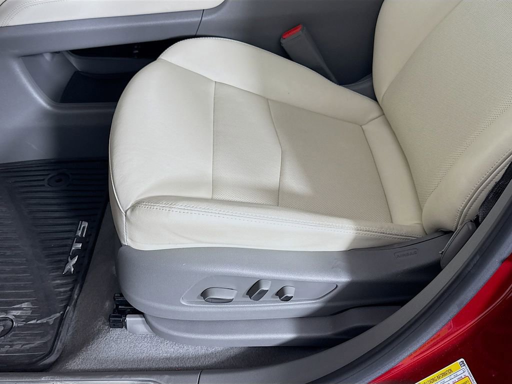 Used 2025 Cadillac XT5 Premium Luxury w/ Technology Package image 19