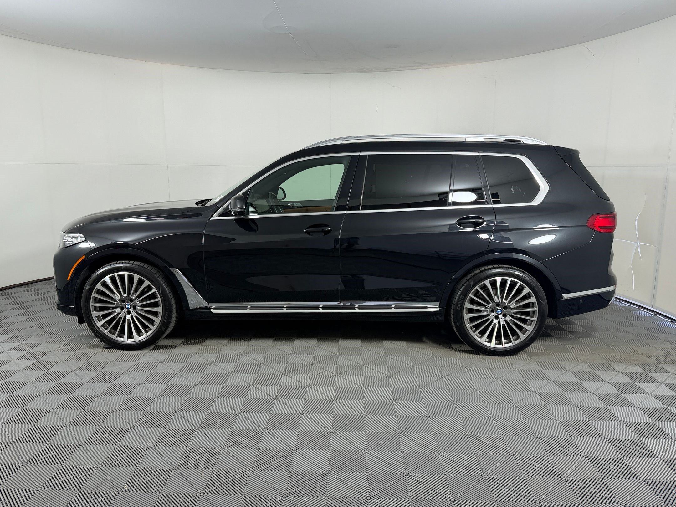 Used 2021 BMW X7 xDrive40i w/ Premium Package AWD/4WD image 2