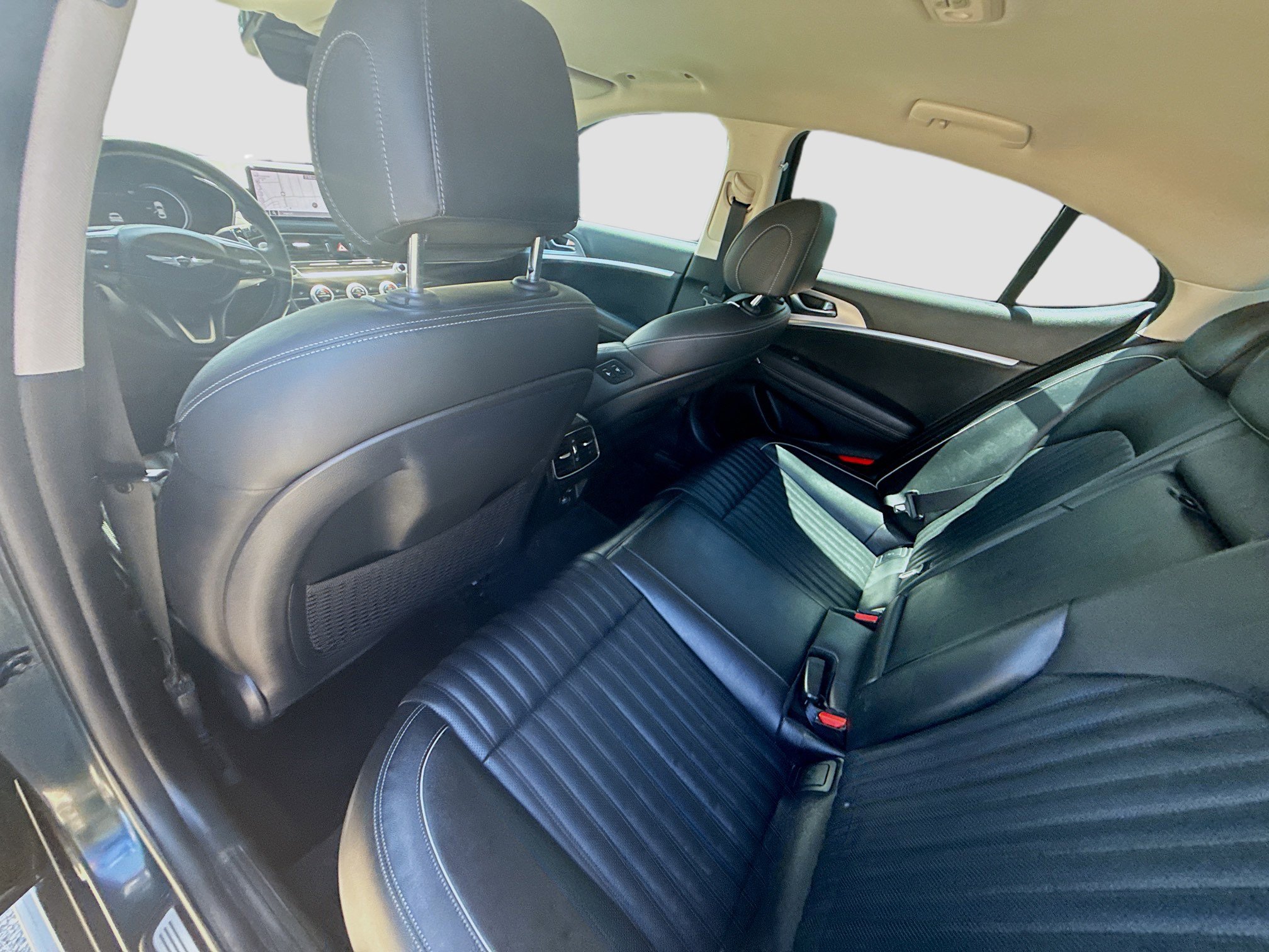 Used 2022 Genesis G70 3.3T image 25