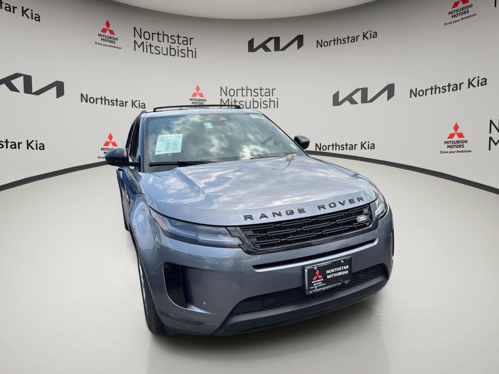 Used 2024 Land Rover Range Rover Evoque S AWD/4WD image 9
