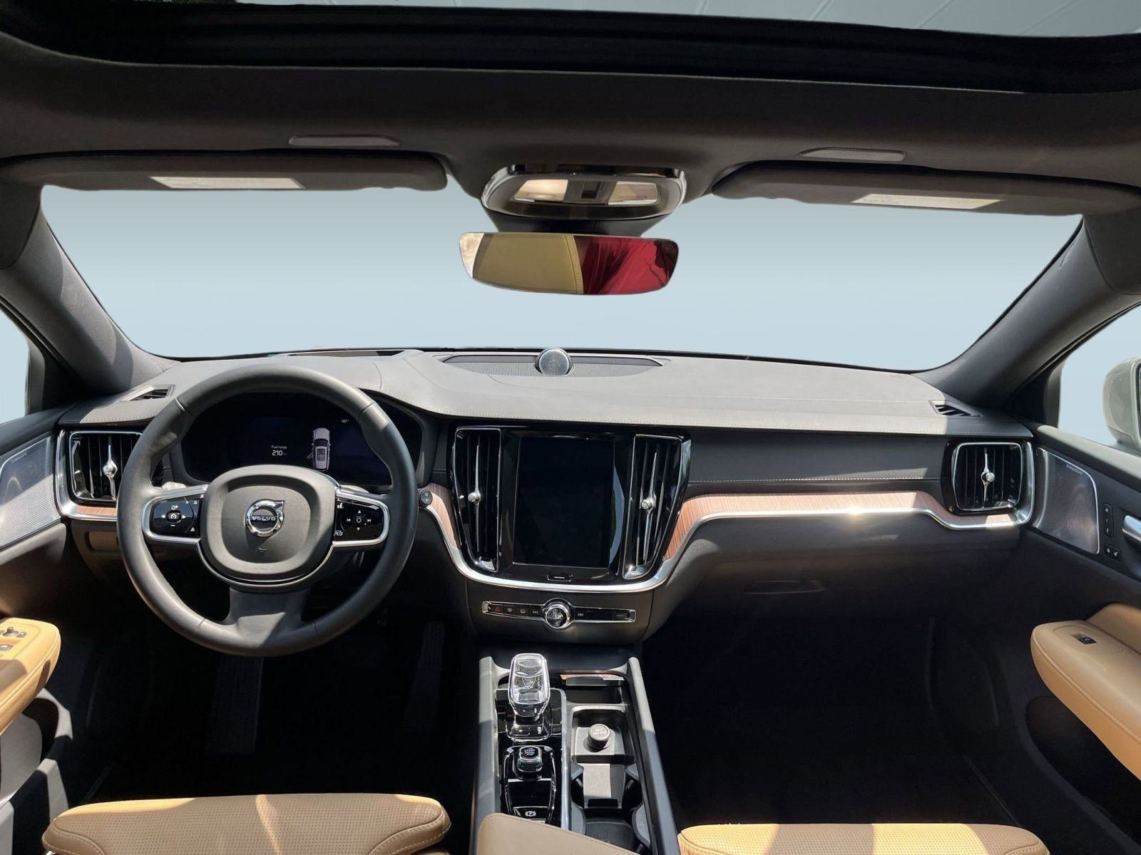 Certified 2025 Volvo V60 B5 Cross Country Ultra image 17