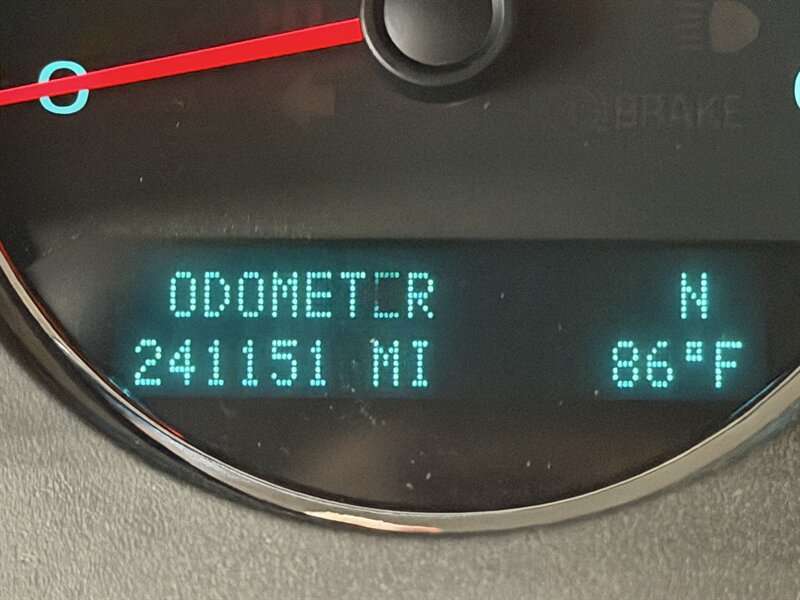 Used 2011 Chevrolet Suburban LS RWD image 5