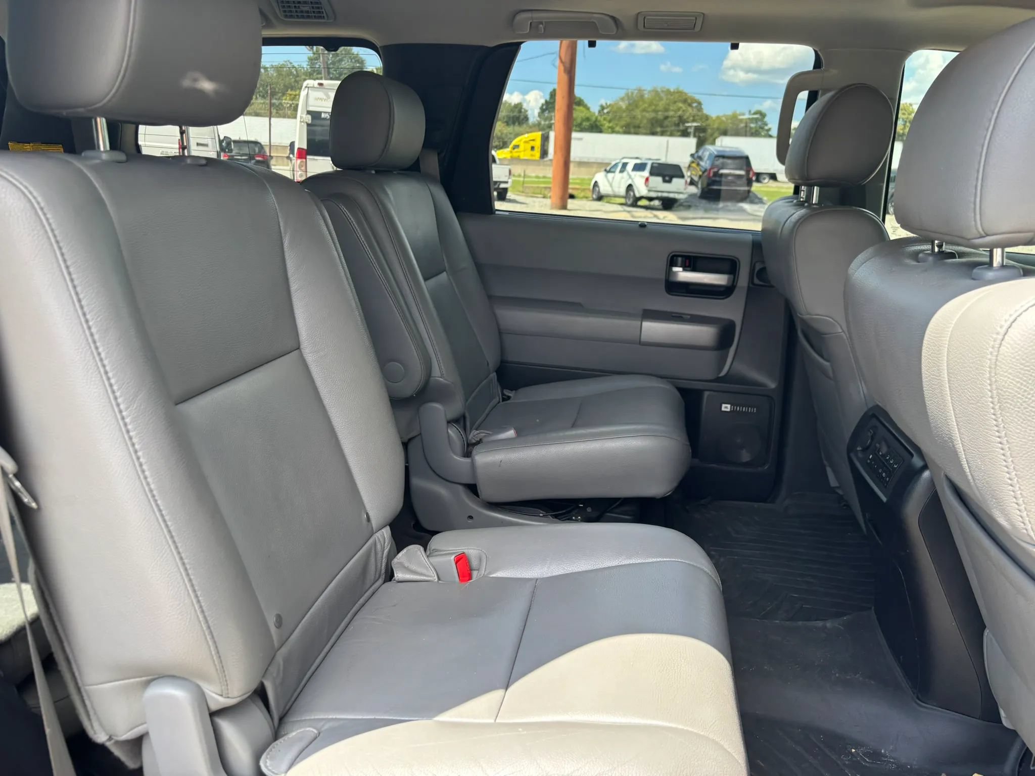 Used 2014 Toyota Sequoia Limited AWD/4WD image 17