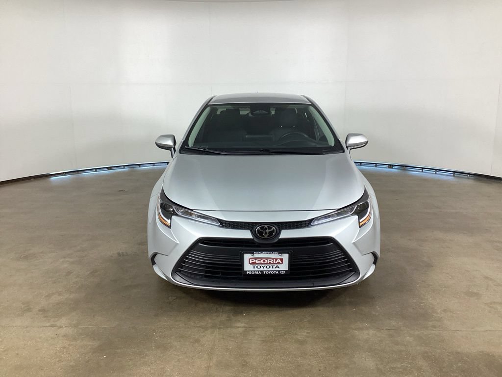 Used 2025 Toyota Corolla LE FWD image 2