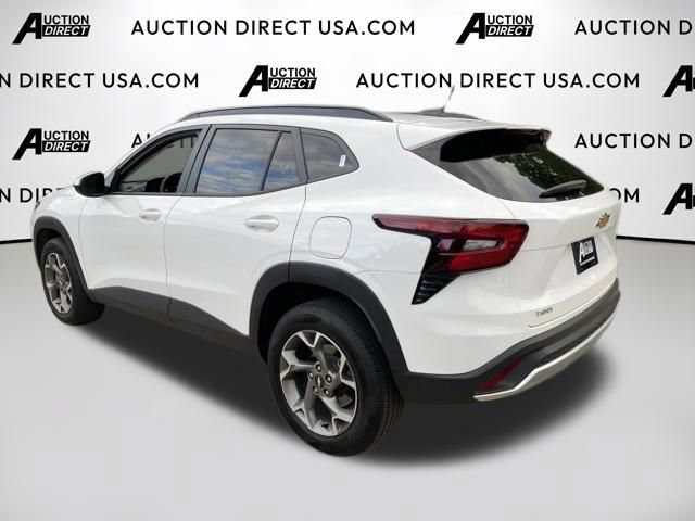 Used 2025 Chevrolet Trax LT FWD image 23