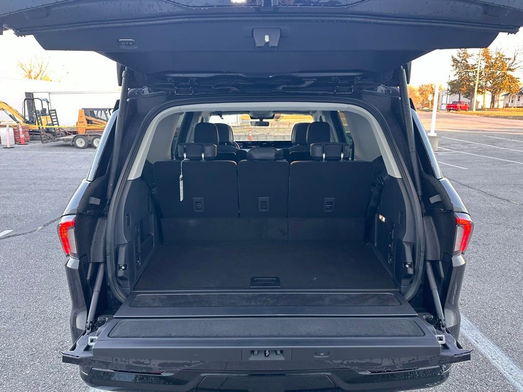 New 2025 Lincoln Navigator Reserve image 15