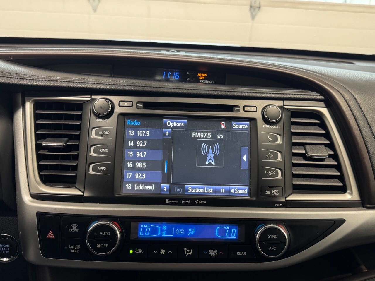 Used 2017 Toyota Highlander XLE image 39