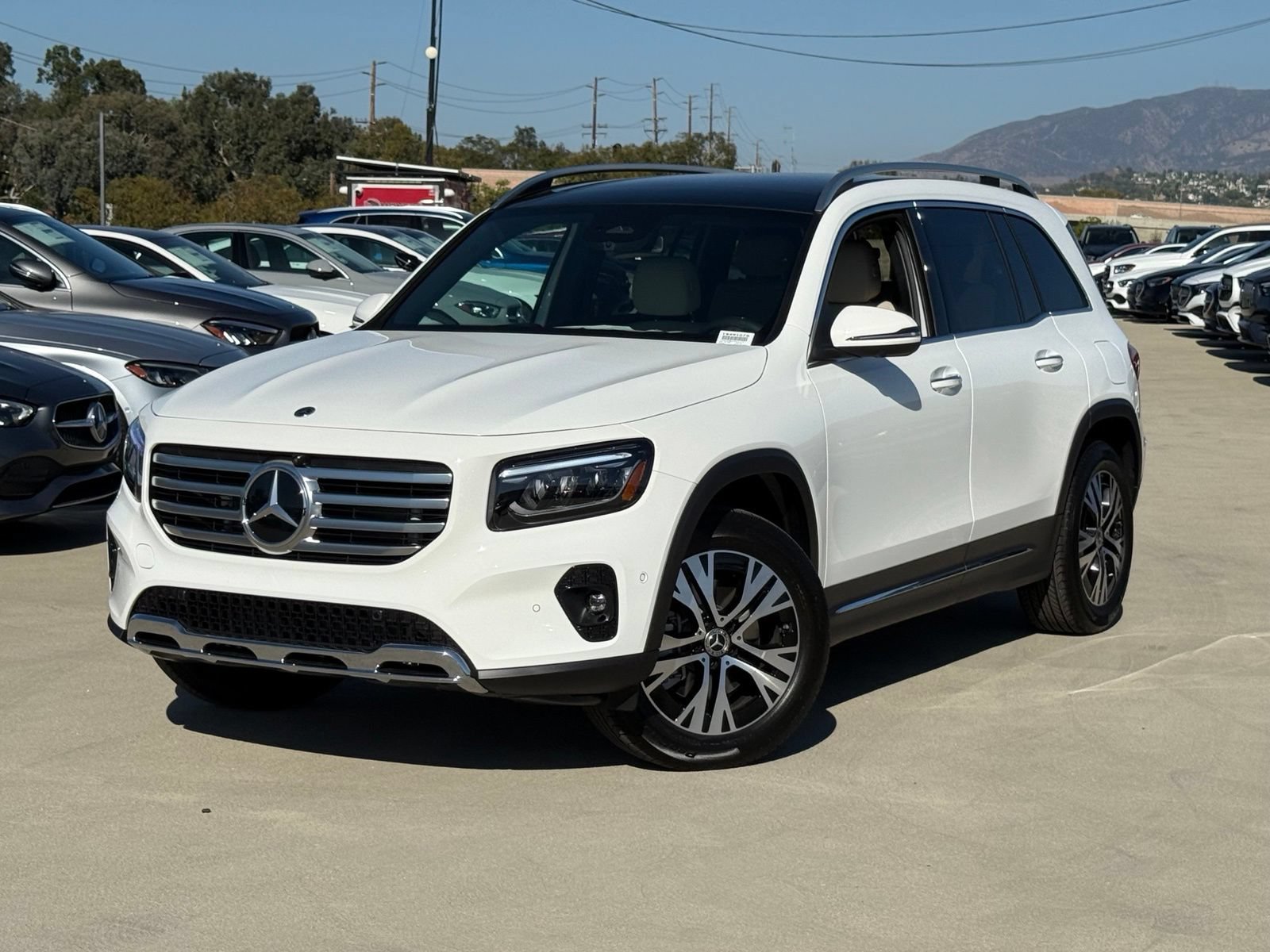 New 2026 Mercedes-Benz GLB 250 4MATIC image 2