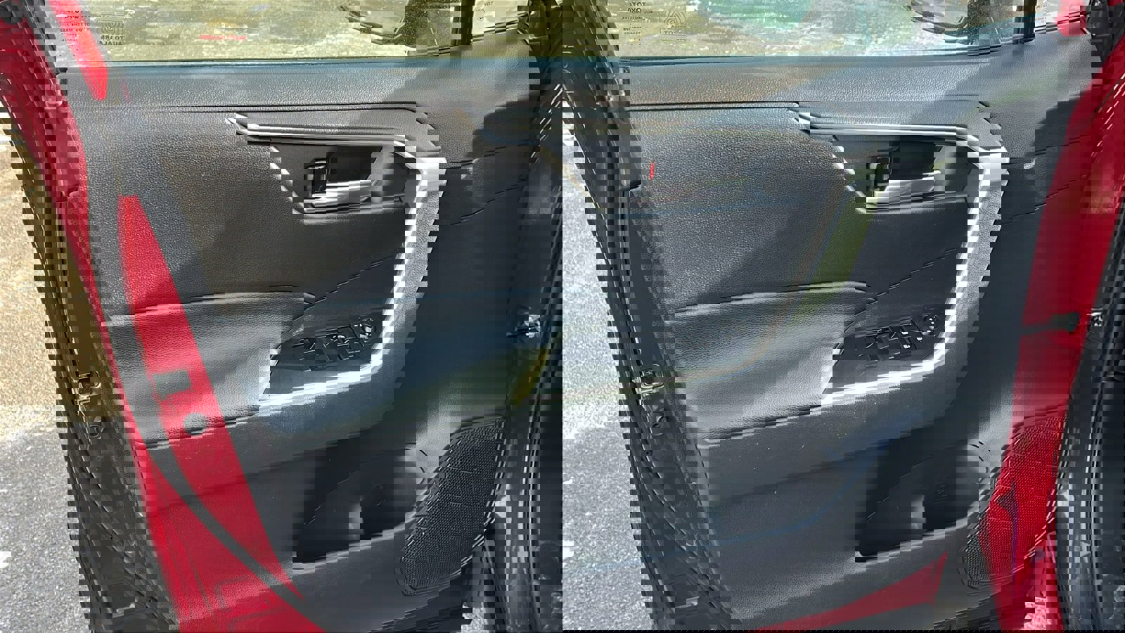 Used 2021 Toyota RAV4 XLE w/ Convenience Package image 11